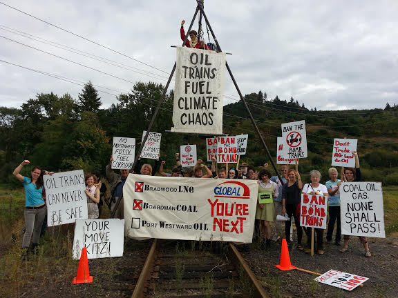 Protesters at the Global Partners oil terminal in Oregon. (Photo Credit: Trip Jennings)