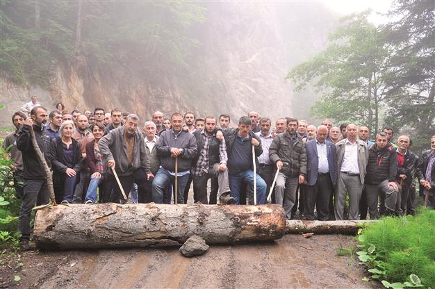Turkey: Environmentalists Block Road to Mining Company